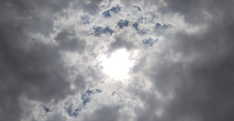 خورشید و ابرها